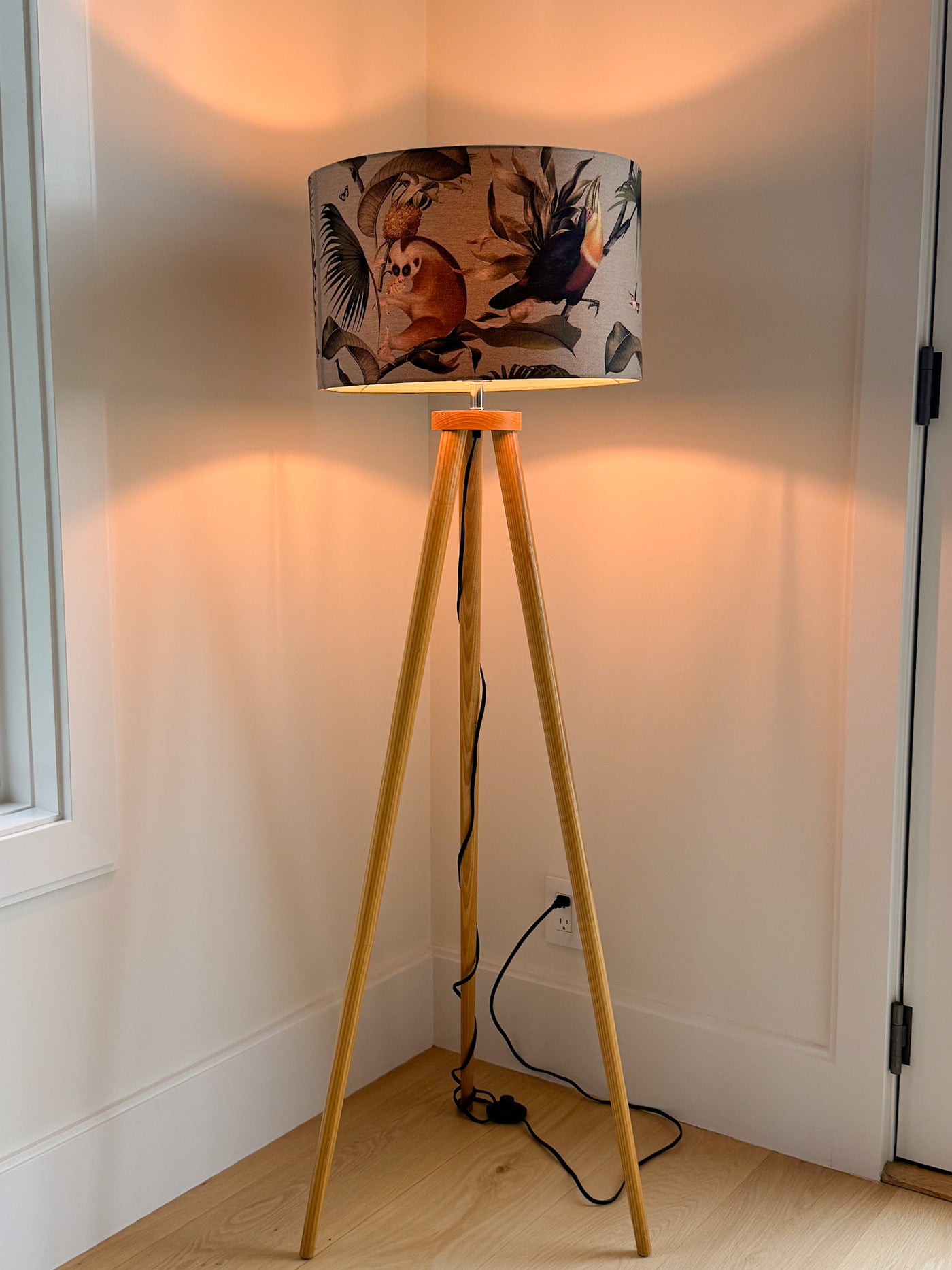 Muzaluci Tripod Lamp