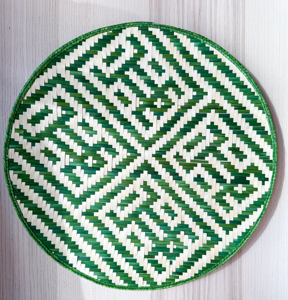 Paja Tetera Round Woven Placemats - Green Frog