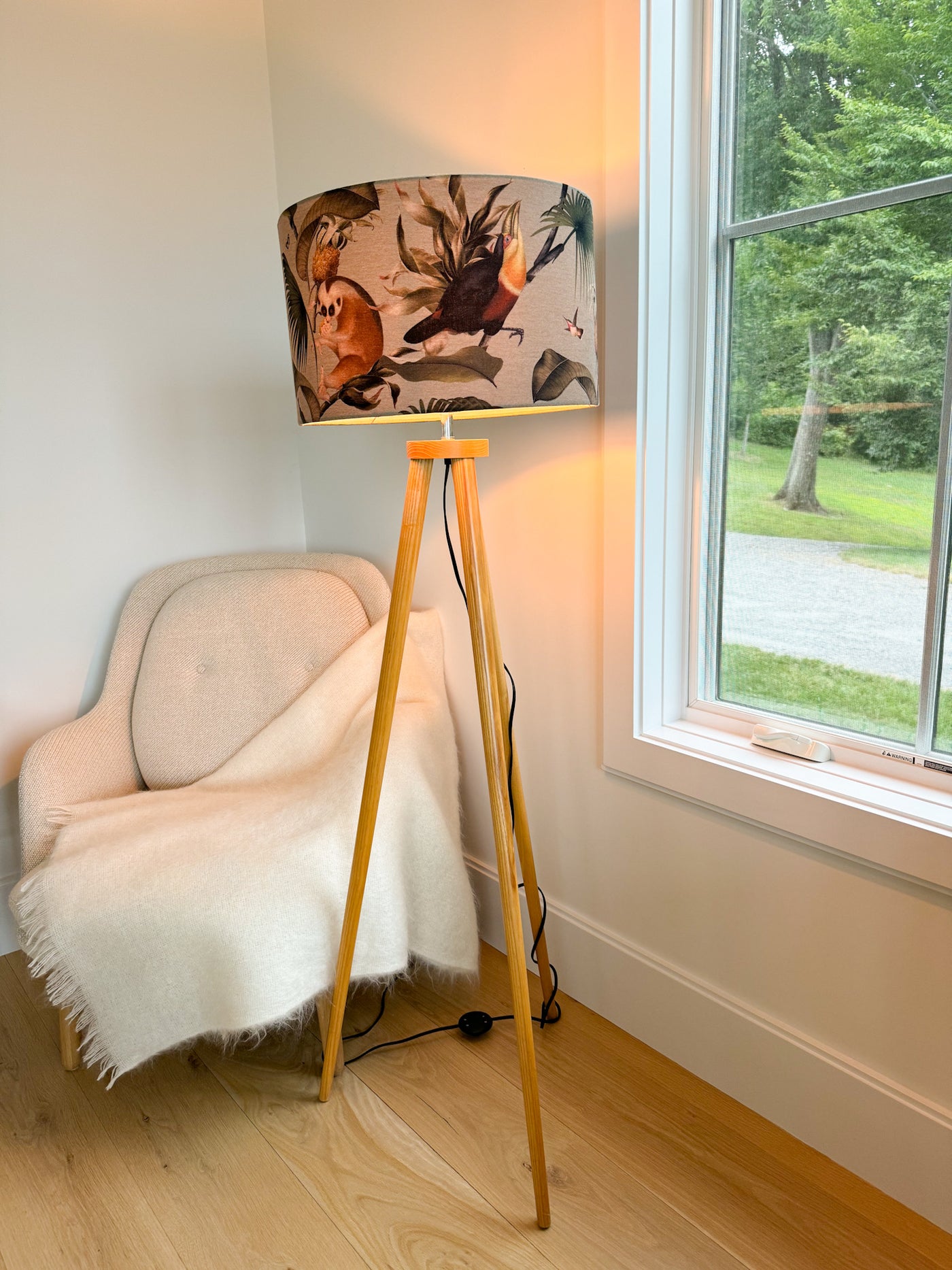 Muzaluci Tripod Lamp