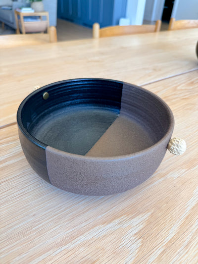 Bicolor Clay Bowl with Iraca Accents 