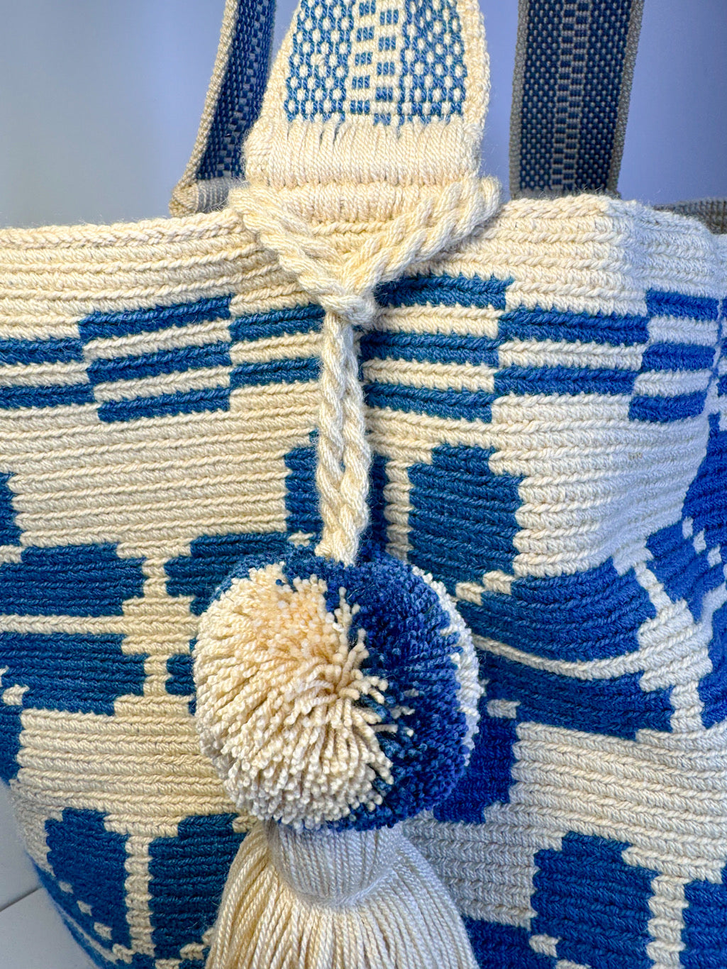 Two-tone Wayuú Mochila in Navy Blue Threat