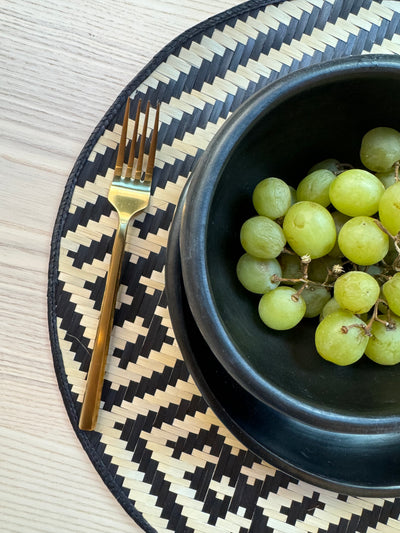 Paja Tetera Round Woven Placemats - Black Frog